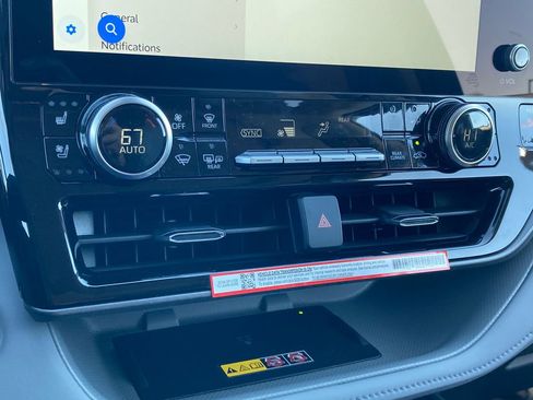 New 2026 Toyota Highlander Limited image 17