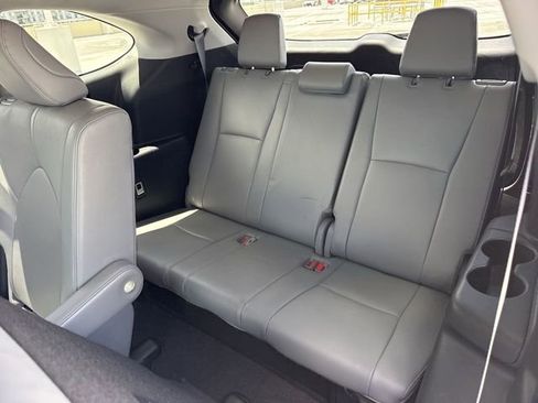 Used 2023 Toyota Highlander Limited image 24