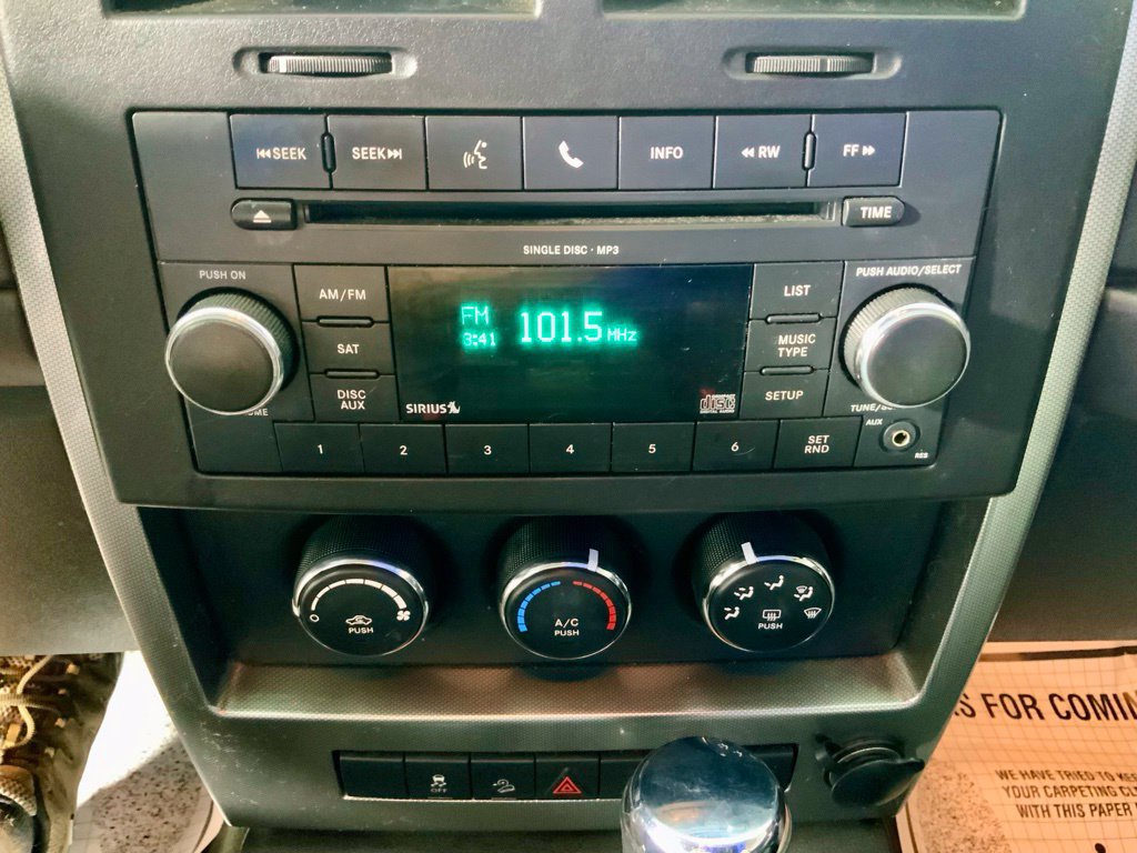 Used 2010 Jeep Liberty Sport w/ Popular Equipment Group AWD/4WD image 21