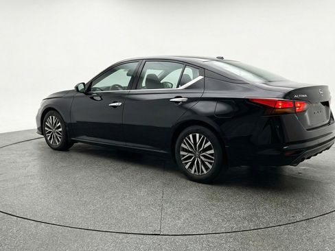 Used 2025 Nissan Altima 2.5 SV FWD image 6