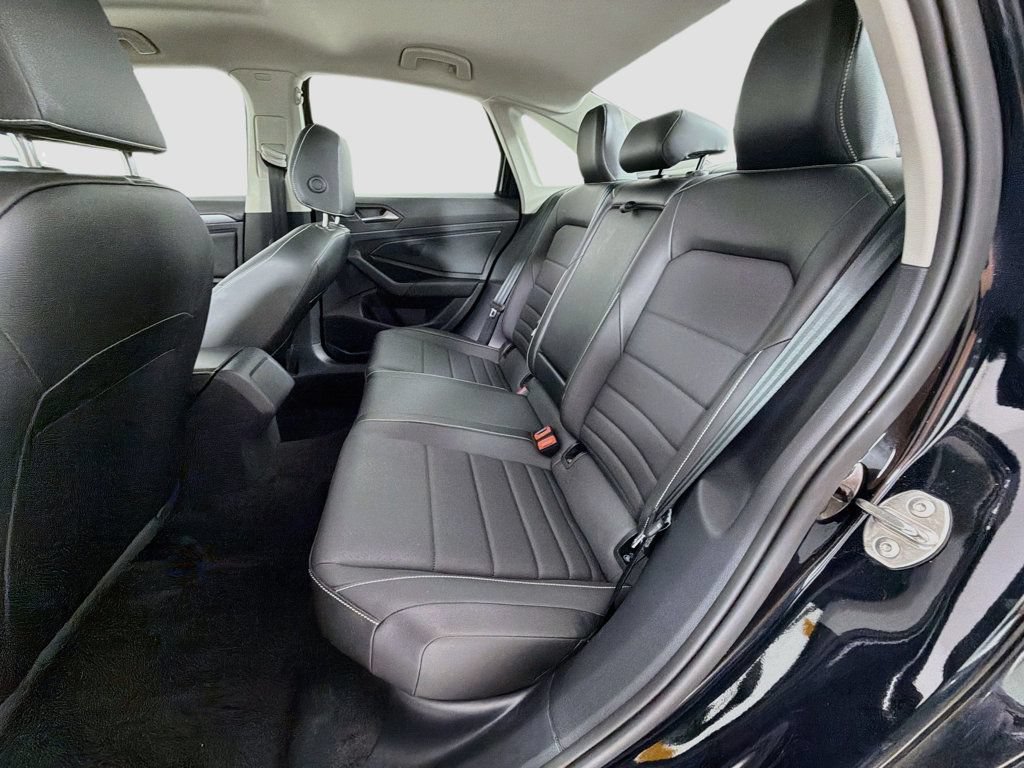 Used 2024 Volkswagen Jetta SE w/ Panoramic Sunroof Package FWD image 22