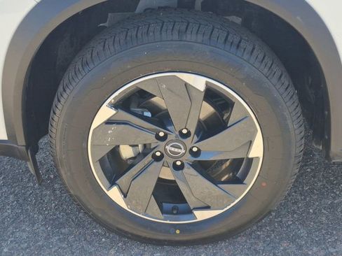 Used 2024 Nissan Rogue SV image 20