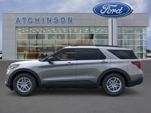Used 2026 Ford Explorer Active AWD/4WD image 3