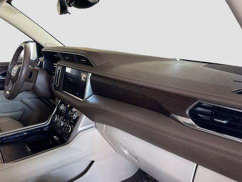 Used 2024 GMC Yukon XL Denali w/ Advanced Technology Package image 33