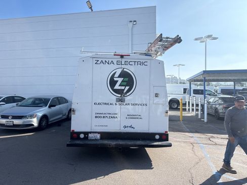 Certified 2022 Ford E-350 and Econoline 350 Super Duty w/ Power Windows & Locks Group image 5