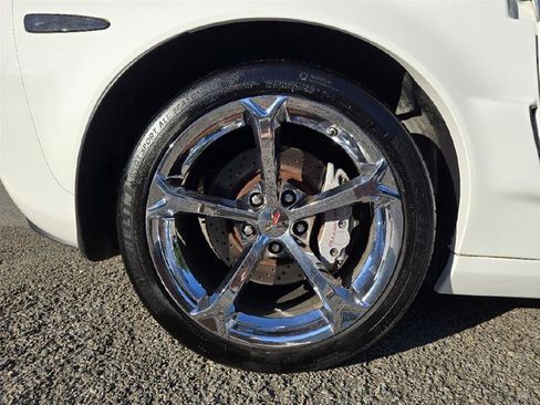 Used 2011 Chevrolet Corvette Grand Sport w/ Preferred Equipment Group RWD image 17