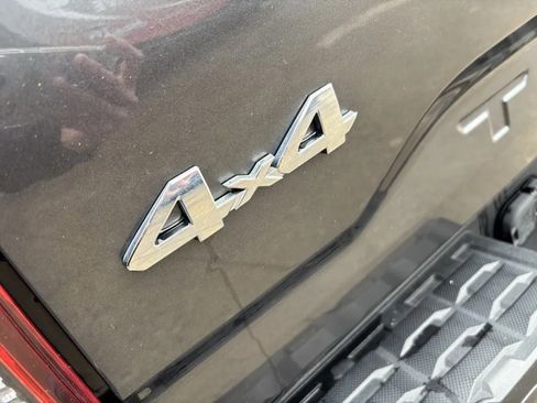 Used 2020 Toyota Tacoma SR image 9