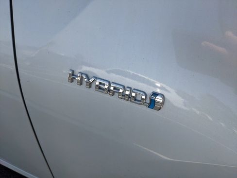 Used 2022 Toyota Prius XLE image 12