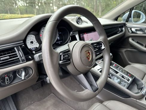 Used 2023 Porsche Macan image 18