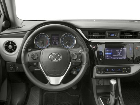 Used 2017 Toyota Corolla LE FWD image 5