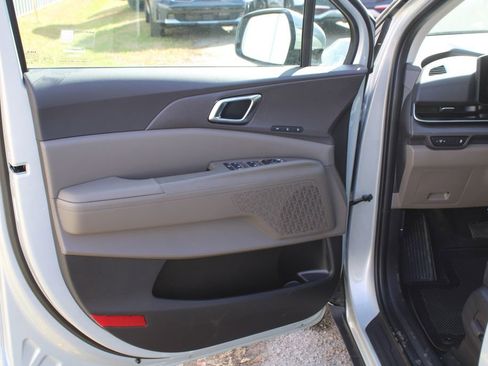 New 2026 Kia Carnival EX FWD image 26