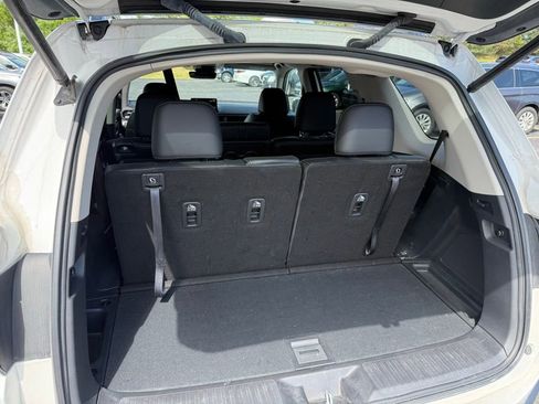 Used 2023 Honda Pilot Touring image 5