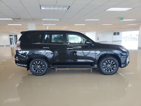 Used 2023 Lexus GX 460 Premium w/ Premium Package image 11