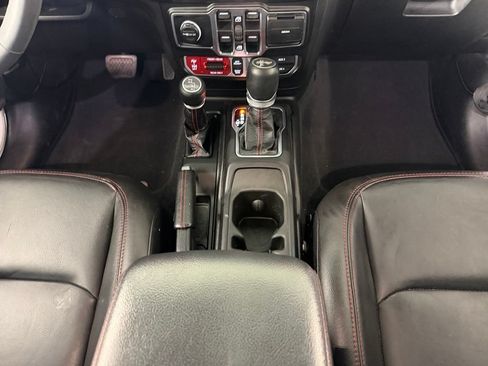 Used 2023 Jeep Wrangler Unlimited Rubicon w/ Cold Weather Group AWD/4WD image 16