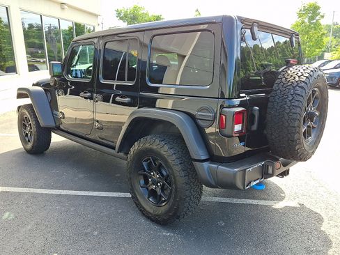 Used 2024 Jeep Wrangler Unlimited AWD/4WD image 4
