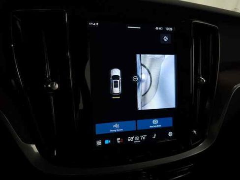 Used 2025 Volvo V60 B5 Cross Country Plus image 29