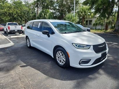 Used 2024 Chrysler Pacifica Touring-L