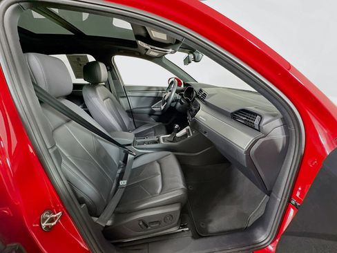 Used 2024 Audi Q3 2.0T Premium image 34