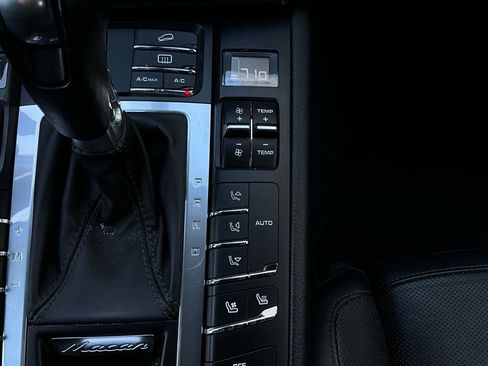 Used 2017 Porsche Macan S image 30