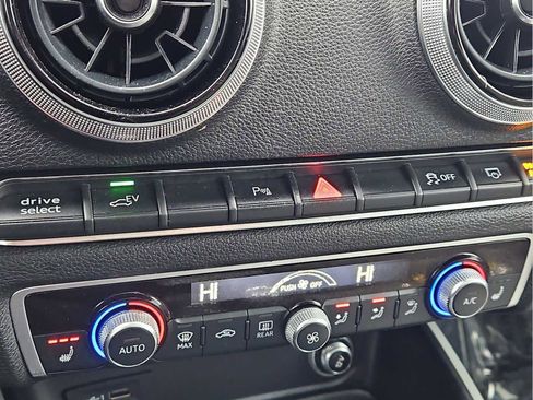 Used 2018 Audi A3 e-tron Prestige image 19