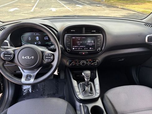 Used 2025 Kia Soul LX w/ LX Technology Package image 28