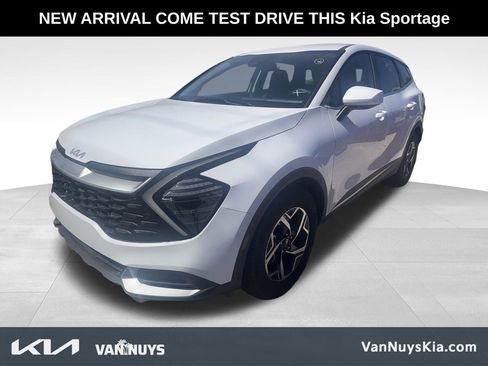 Used 2025 Kia Sportage LX FWD image 1
