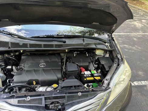 Used 2016 Toyota Sienna XLE FWD image 13