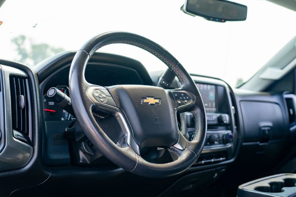 Used 2018 Chevrolet Silverado 1500 LT w/ LT Eassist Package AWD/4WD image 13