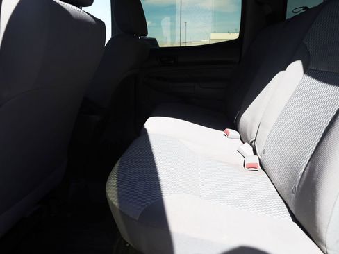 Used 2014 Toyota Tacoma 4x4 Double Cab w/ SR5 Package image 17