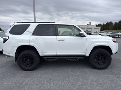 Used 2024 Toyota 4Runner TRD Off-Road Premium image 10