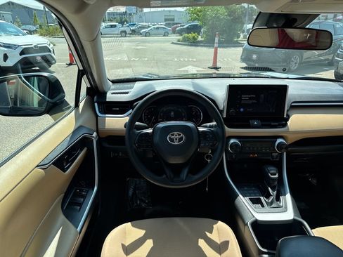 Used 2023 Toyota RAV4 LE AWD/4WD image 12