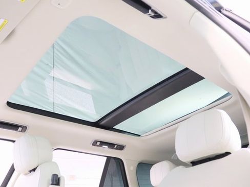 Used 2024 Land Rover Range Rover SE image 9
