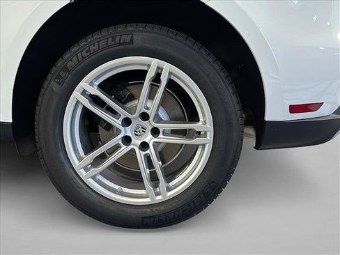 Used 2026 Porsche Macan AWD/4WD image 25