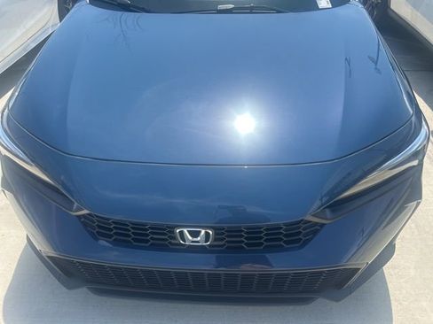 Used 2025 Honda Civic Sport image 2