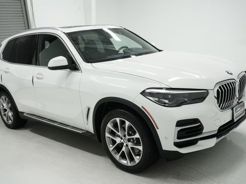 Used 2022 BMW X5 sDrive40i w/ Parking Assistance Package image 3