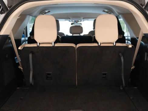 Used 2023 Ford Explorer Limited image 12