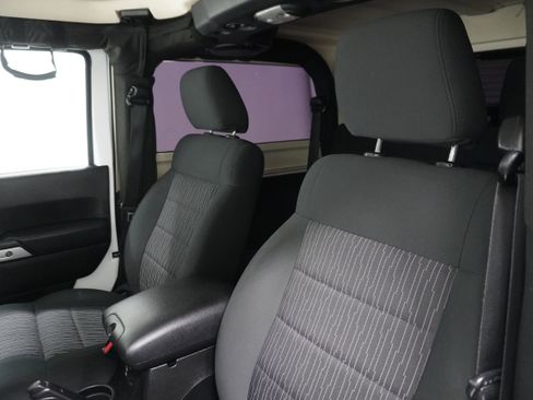 Used 2011 Jeep Wrangler Sahara w/ Connectivity Group image 12