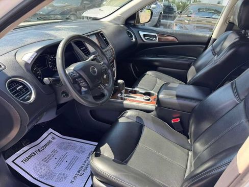 Used 2017 Nissan Pathfinder Platinum AWD/4WD image 4