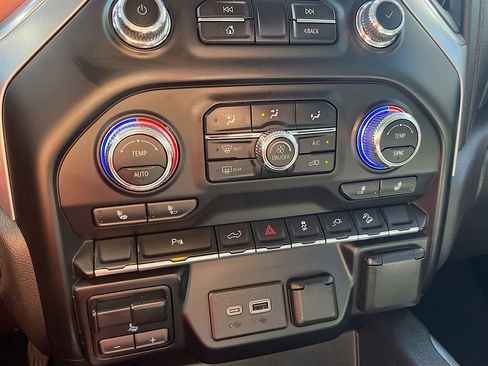 Used 2022 GMC Sierra 1500 Elevation w/ Preferred Package image 15