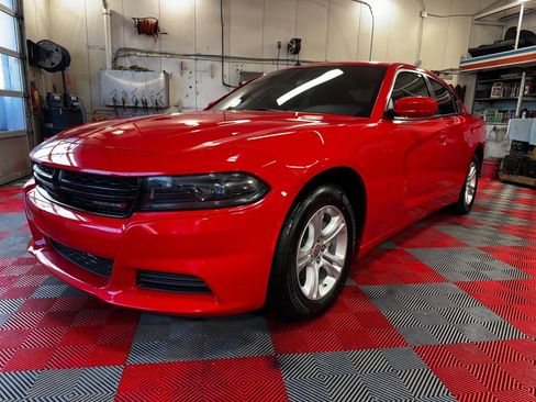 Used 2022 Dodge Charger SXT RWD image 3