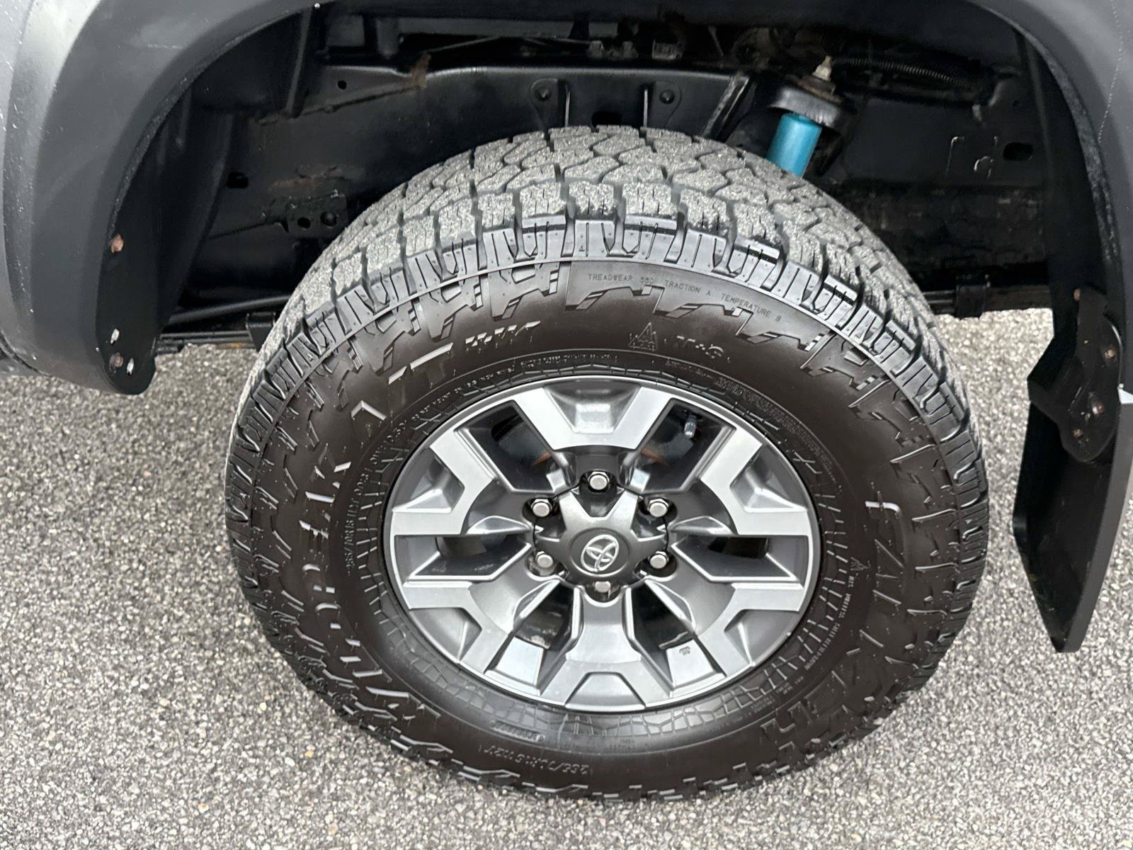 Used 2019 Toyota Tacoma TRD Off-Road w/ Technology Package AWD/4WD image 8