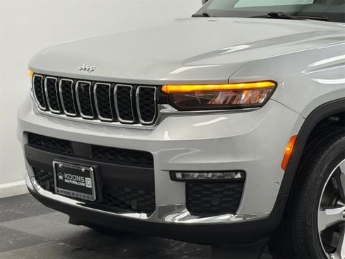 Used 2022 Jeep Grand Cherokee L Limited w/ Luxury Tech Group II image 2