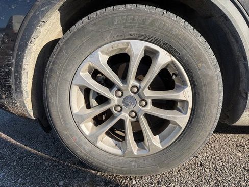 Used 2020 Ford Escape SE image 9