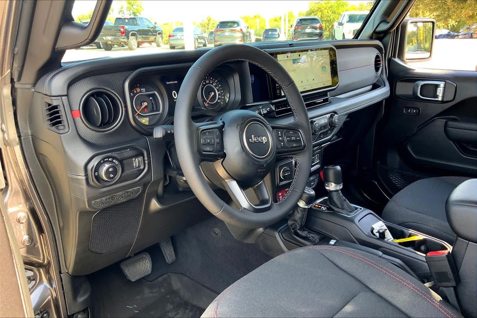 Used 2025 Jeep Gladiator Rubicon w/ Convenience Group AWD/4WD image 16