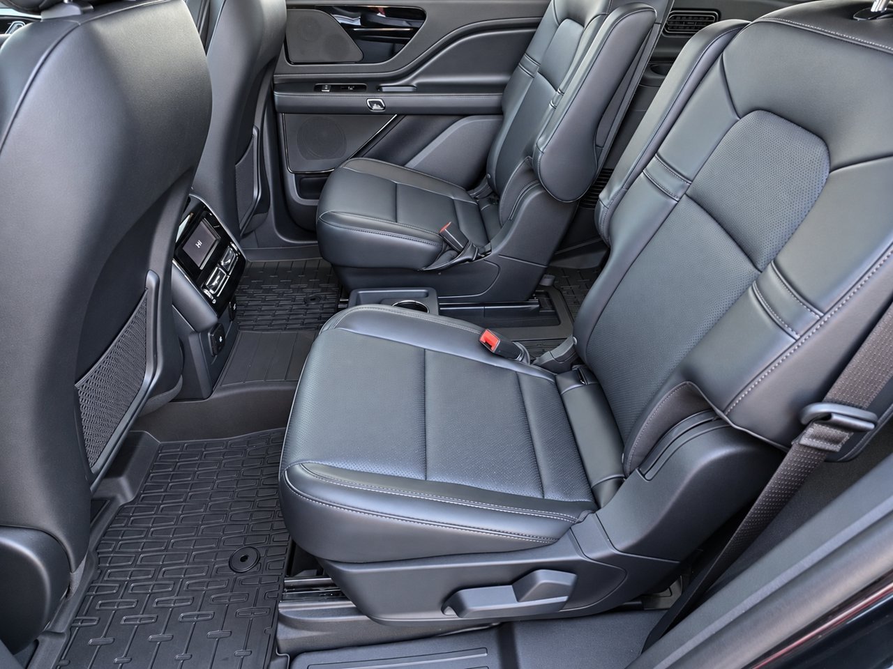 Used 2025 Lincoln Aviator AWD image 26