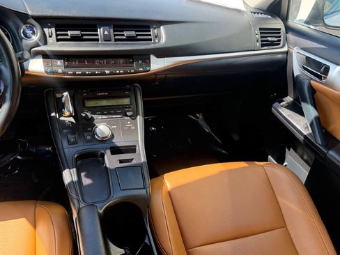 Used 2013 Lexus CT 200h FWD image 8