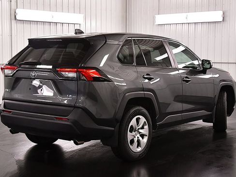 Used 2023 Toyota RAV4 LE AWD/4WD image 7