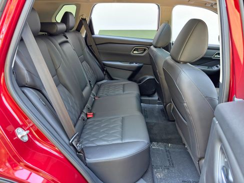 Used 2024 Nissan Rogue Platinum FWD image 36