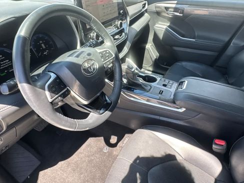 Used 2023 Toyota Highlander Limited AWD/4WD image 9