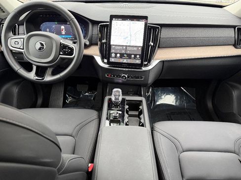 Used 2025 Volvo XC90 B5 Plus image 13